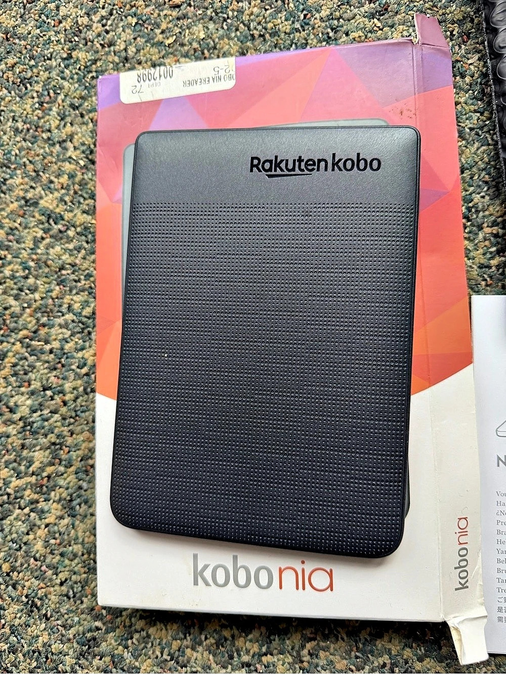 Kobo nia eBook Reader with Box - Picture 3 of 5